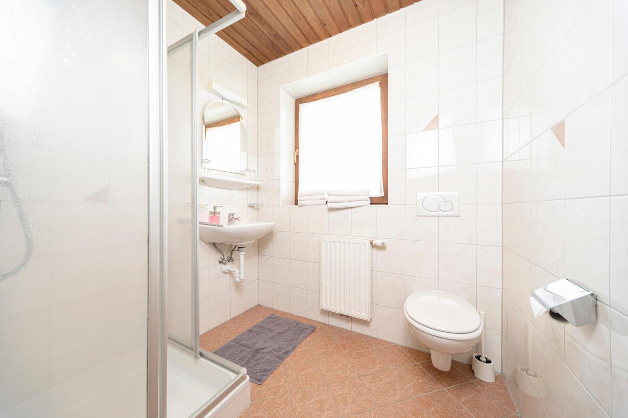 Gasthof Pension Knapp Strass im Zillertal Rom bilde